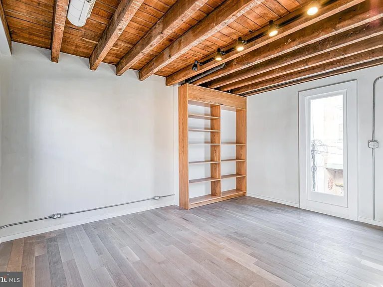 Building Photo - 2212 Panama St