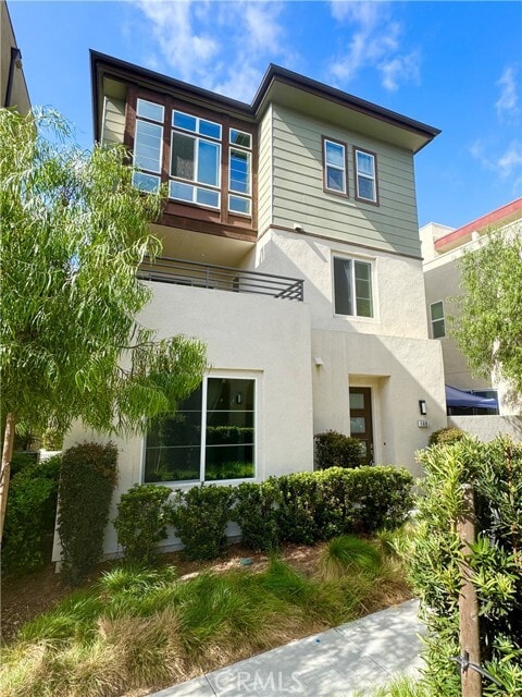 Building Photo - 168 Stage