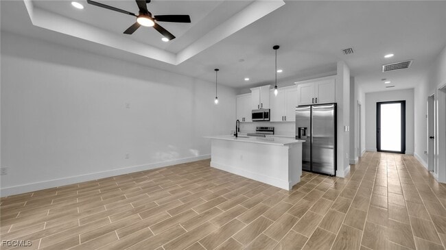 Building Photo - 706 Homer Ave S