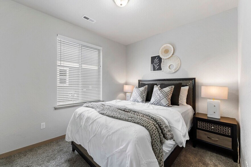 Primary Photo - Maplewood Villas