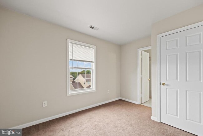 Building Photo - 16 Varone Dr