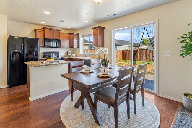 Building Photo - Cute Caldwell Home