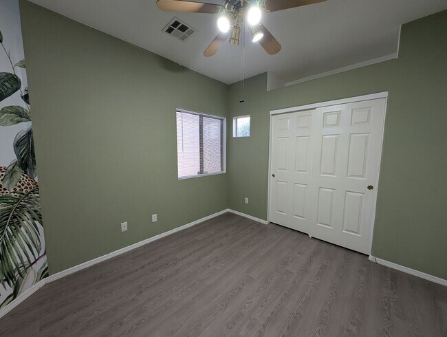 Building Photo - 3 Bedroom Home in the Crismon Crossing Com...