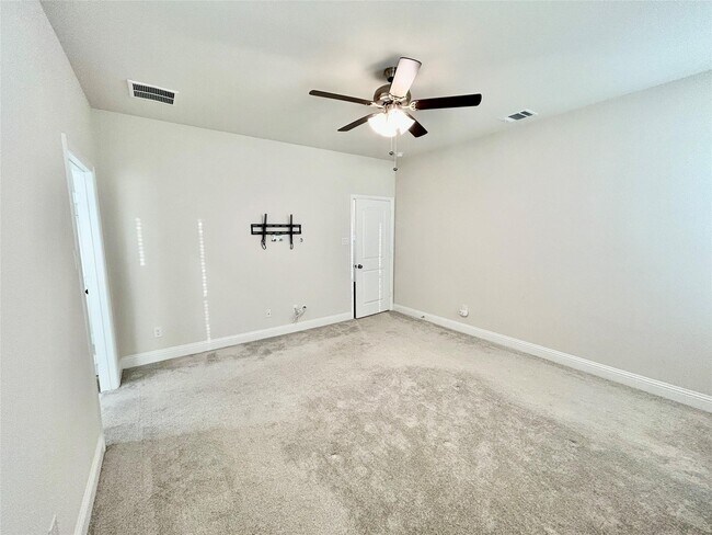 Building Photo - 541 Firethorn Dr