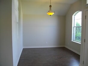 Building Photo - Kings Pointe Subdivision Just off E..Kings...