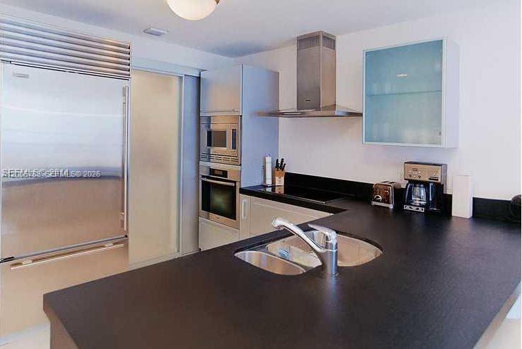 Building Photo - 18201 Collins Ave