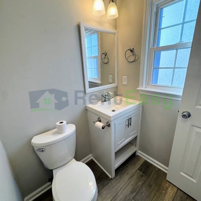 Building Photo - 1327 Hazel Ave