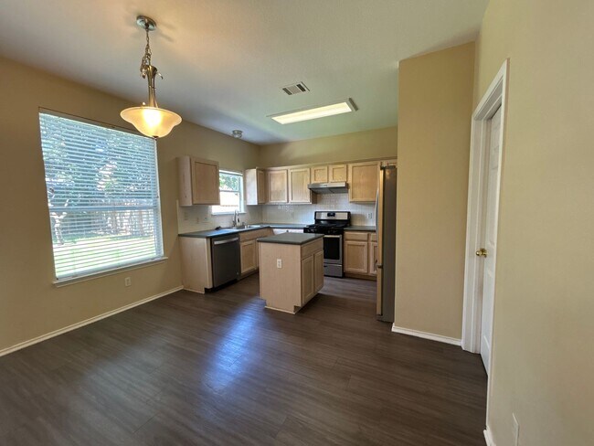 Building Photo - Charming 3BR Home with Modern Comforts and...