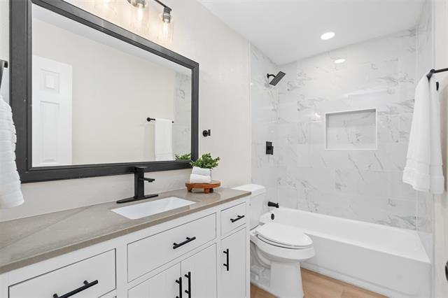 Building Photo - 8822 Miami Dr