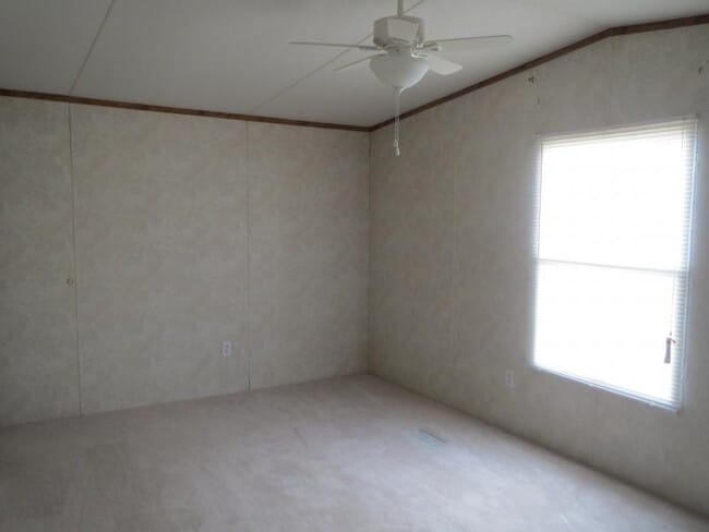 Building Photo - 218 DOGWOOD LANE
