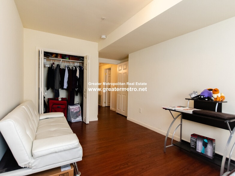 Building Photo - 41 Chelsea St