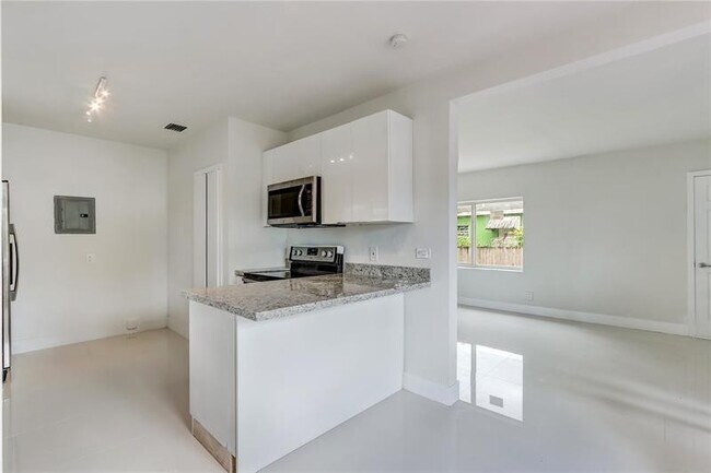 Building Photo - 5715 NW 6th Ave