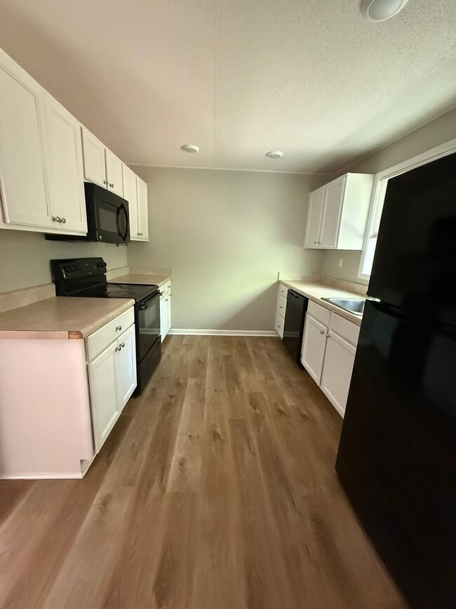 Building Photo - 2 bedroom 1 bath single family home