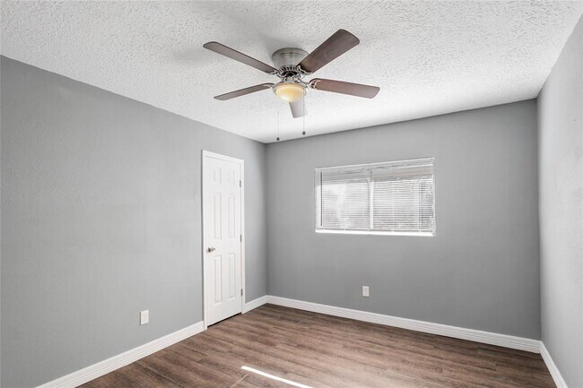 Building Photo - 1843 Ripple Creek Dr