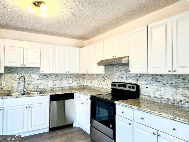 Building Photo - 3945 Peninsula Ct