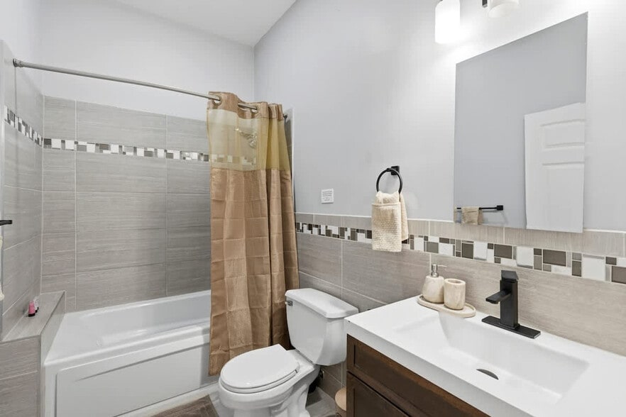 Building Photo - 41 Vroom St