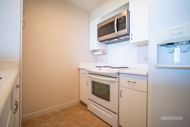 Building Photo - AWESOME VIEWS IN THIS GORGEOUS 1BR/1BA/2PK...