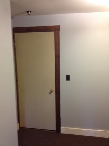 Building Photo - 6089 Memorial Dr