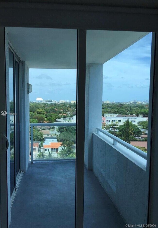 Building Photo - 1401 SW 22nd St