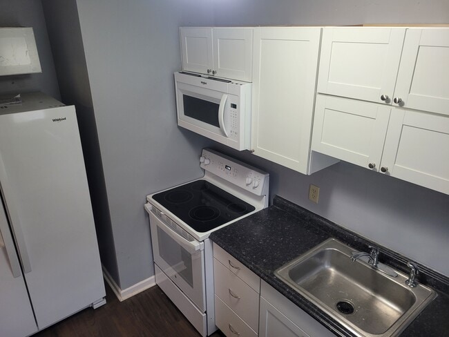 Building Photo - 1659 N Tibbs Ave