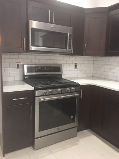 Stove microwave - 45 Main St