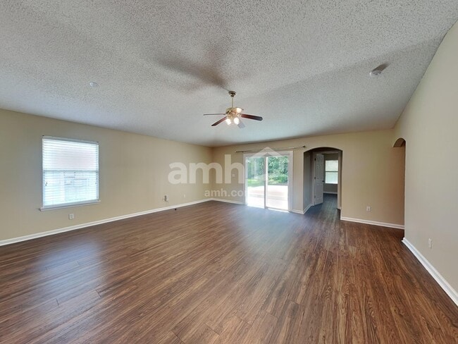 Building Photo - 800 S Edenbridge Way