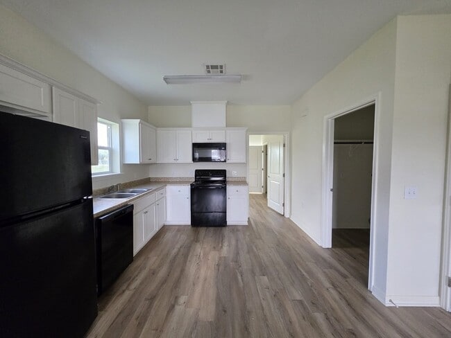 Building Photo - 4/2/2-Affordable Housing
