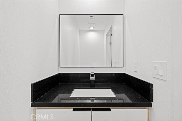 Building Photo - 644 N Boyle Ave