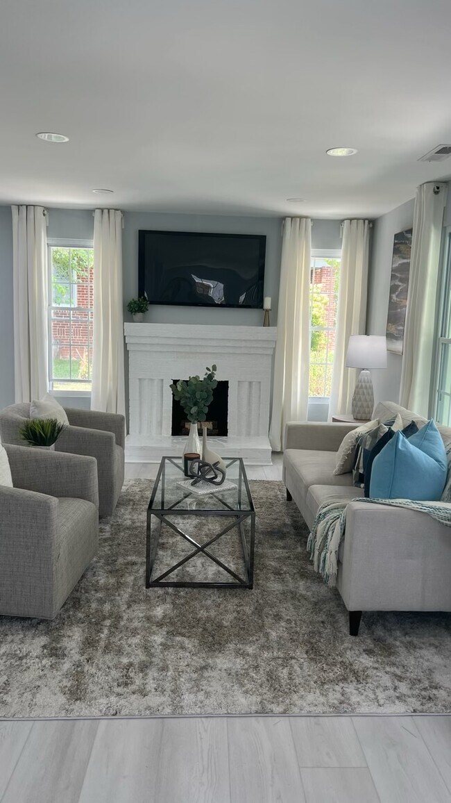 Building Photo - 806 Aileen Ave