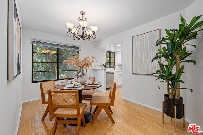 Building Photo - 102 N Sweetzer Ave