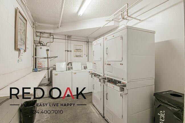 Building Photo - 10133 Pinewood Ave