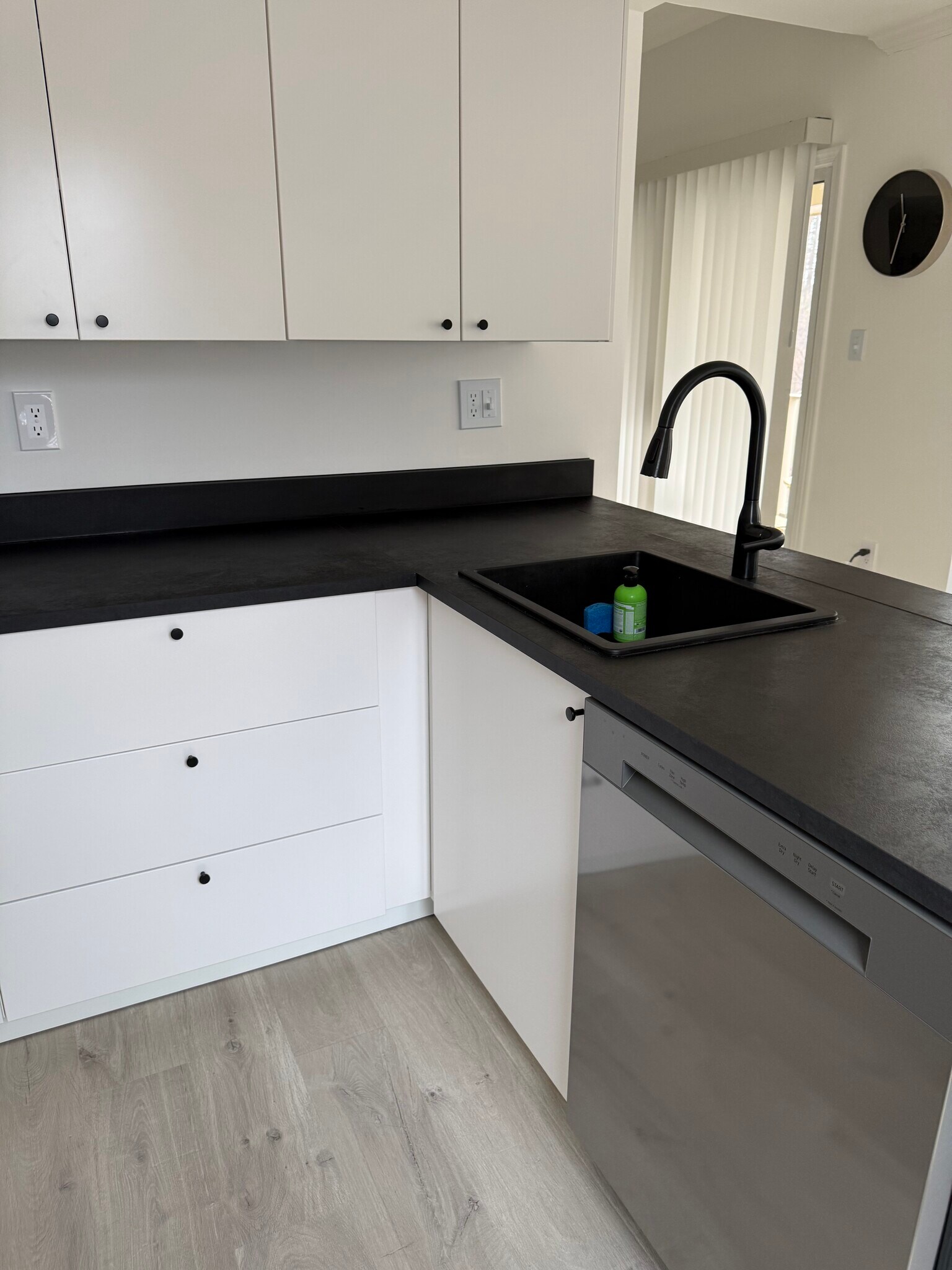 Kitchen - 121 Timberbrook Ln