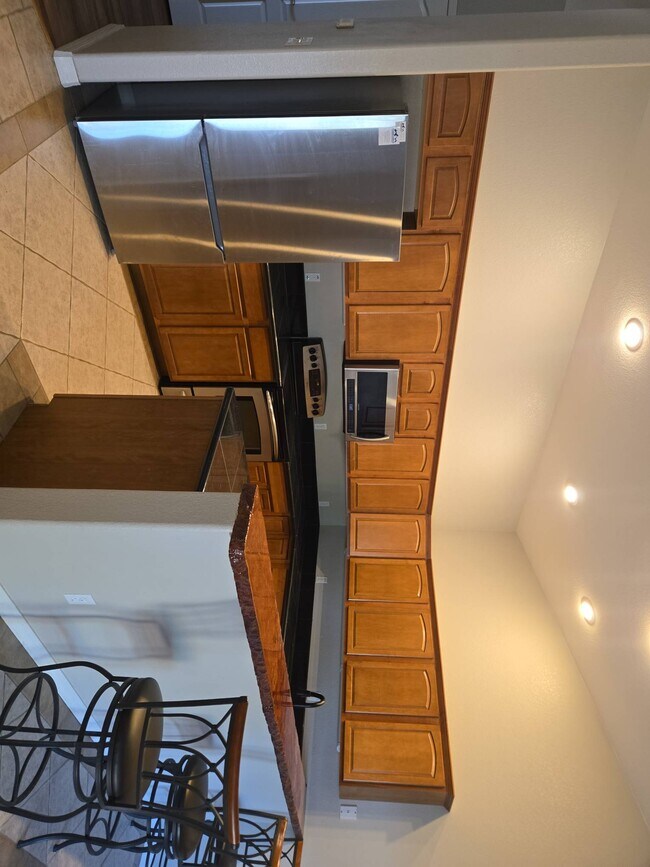 Building Photo - 729 Skyview Ct