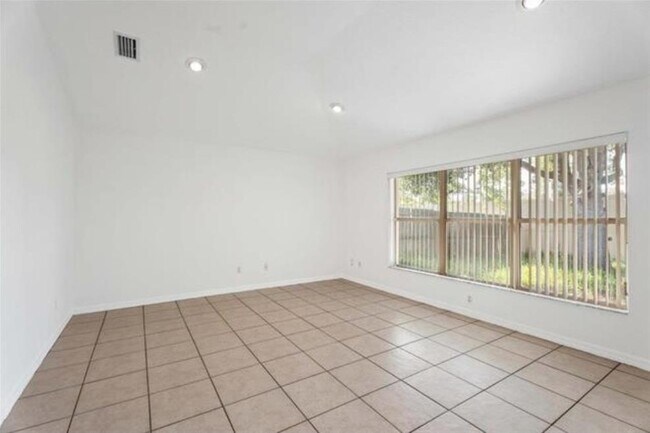 Building Photo - 980 Windward Way