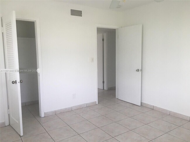 Building Photo - 4851 University Dr