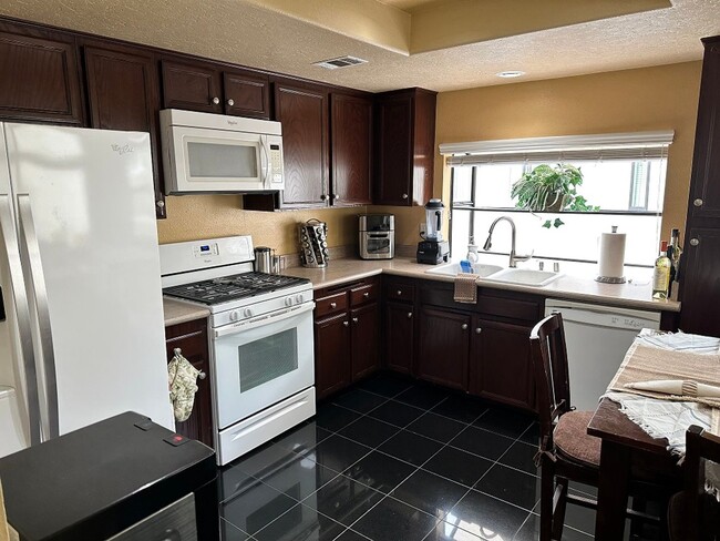 Building Photo - Outstanding Chula Vista Condo