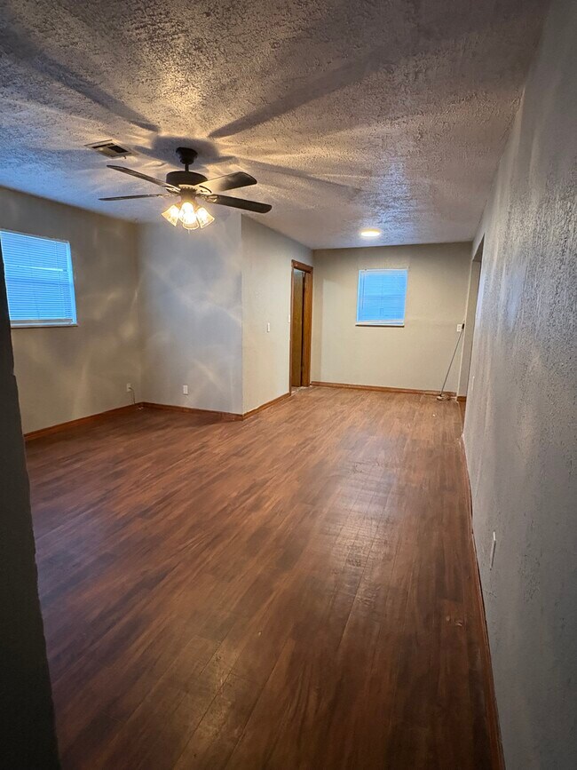 Building Photo - 1421 E Lockheed Ct