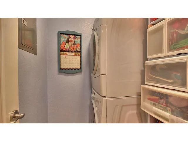 Building Photo - 2250 Monroe St