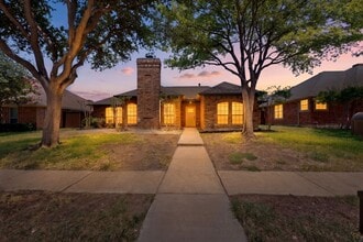 Building Photo - Beautifully Renovated Home In Carrollton Ready For Move-in