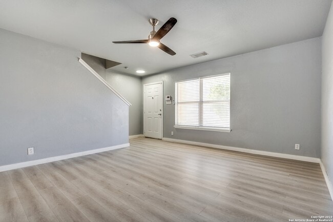 Building Photo - 22 McLennan Oak