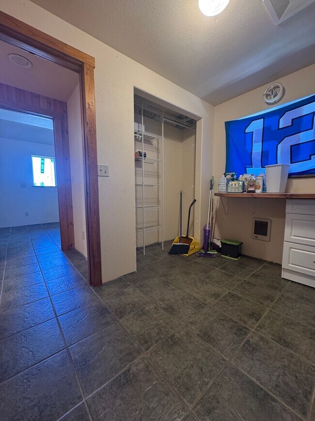 Building Photo - Idyllic 3bd, 2ba Retreat with Loft on 2+ A...