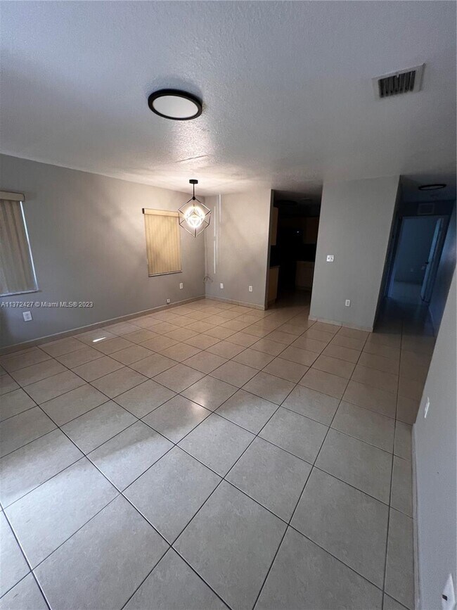 Building Photo - 16915 SW 94th Ct