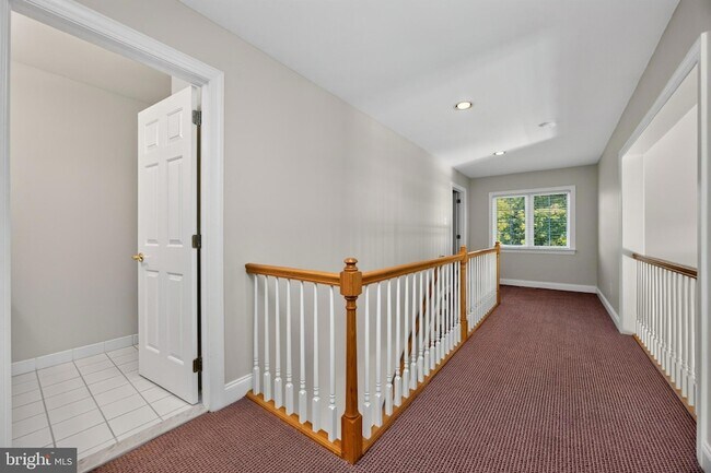 Building Photo - 563 Gramercy Ln