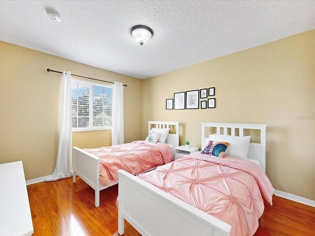 Building Photo - 1302 S Beach Cir