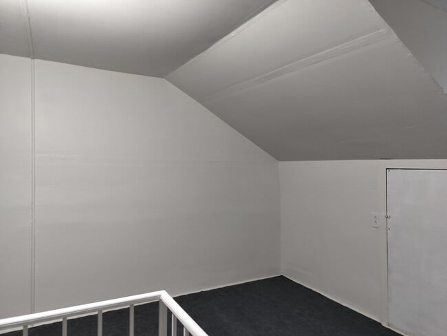 Building Photo - 547 Centre St