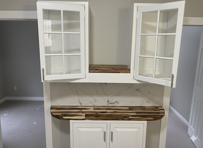 Building Photo - 4332 S Hermitage Ave