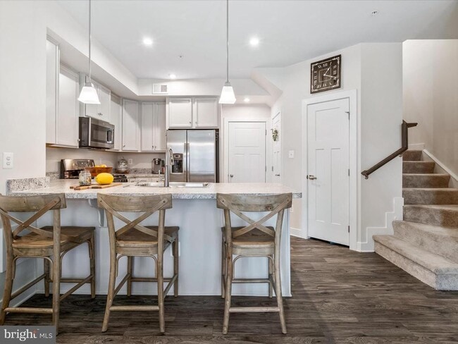 Building Photo - 5940 Etterbeek St