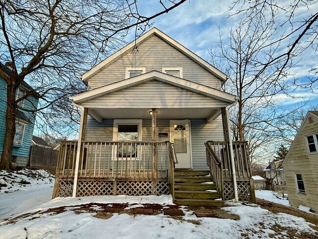Building Photo - 2157 10th St SW