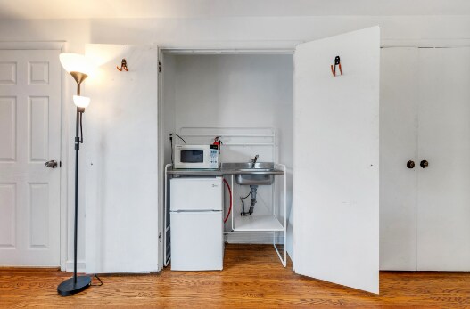 Building Photo - 1 Netherwood Dr