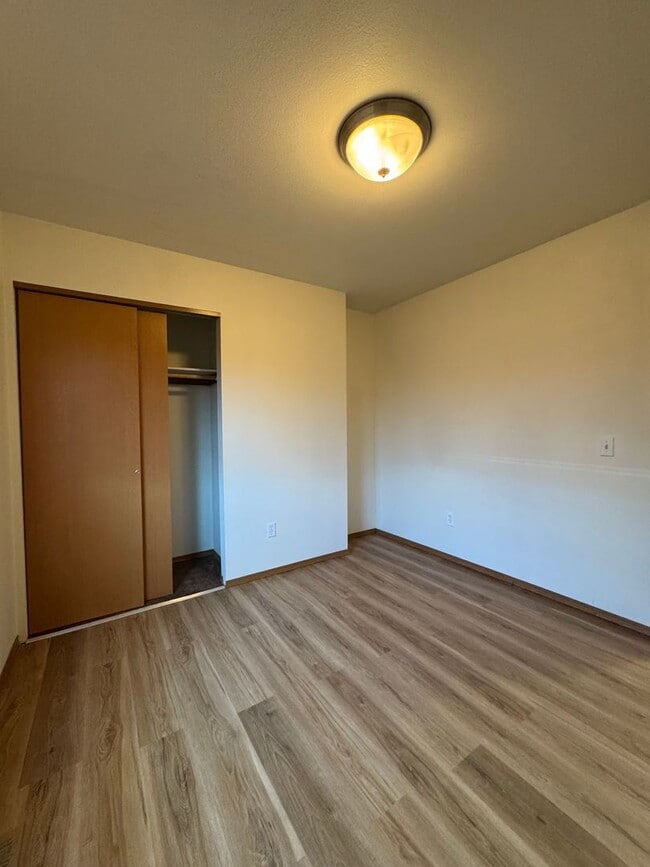 Building Photo - Modern 3BR/2BA Rental with Large Kitchen &...